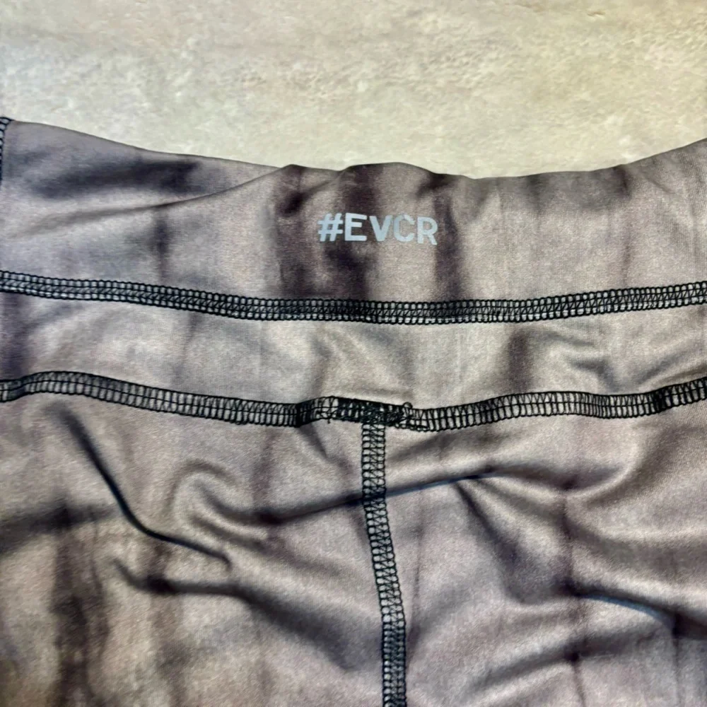 #EVCR Leggings Medium Capris Grey Silver Mineral Wash Design Stretchy Athletic